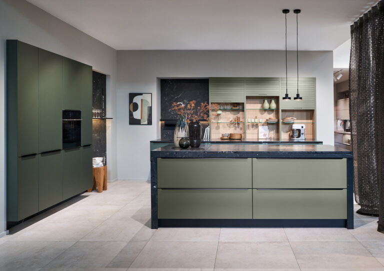 AV 5015 metallic olive green