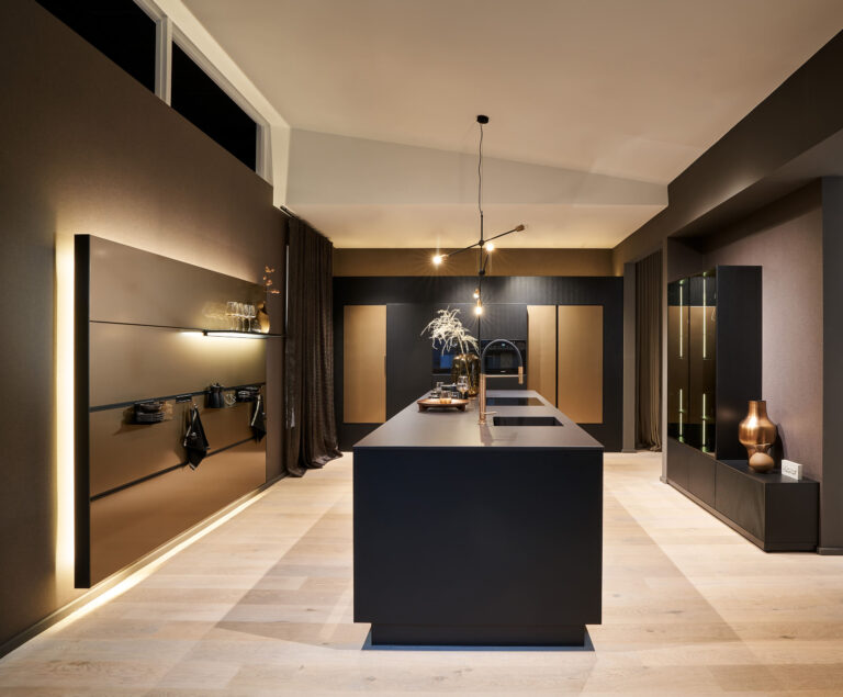 AV 6023-GL black oak AV 7070 bronze