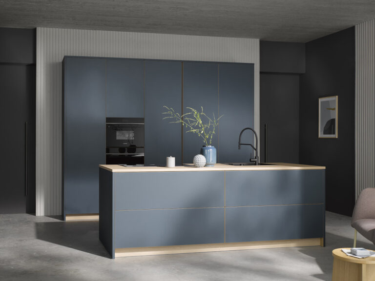 AV 7080 smoky blue AV 7080 black