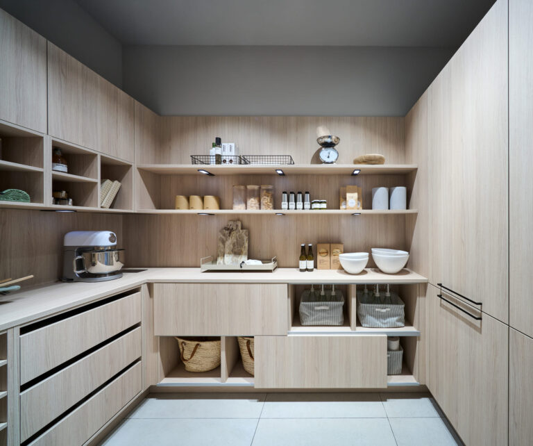MONTREAL light fine oak
